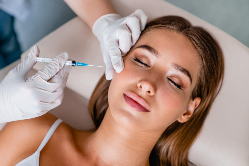 Aplikace kyseliny hyaluronové v Petra Clinic